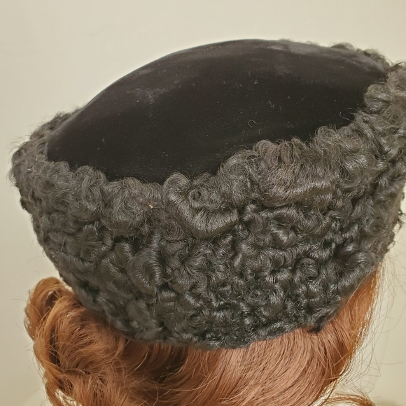 40s 50s Black Persian Lamb & Velvet Cossack Style Pillbox Tilt Hat - Picture 6 of 16